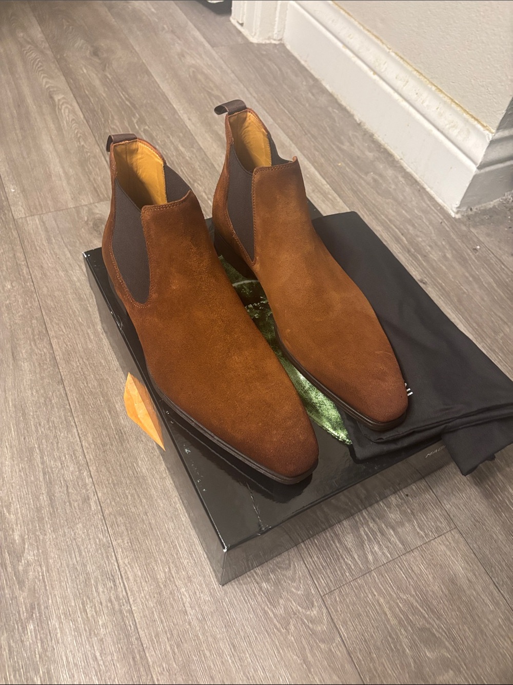 New Magnanni Cognac Suede Boots (Size 9 - True Size 9.5/10) - Made in Spain